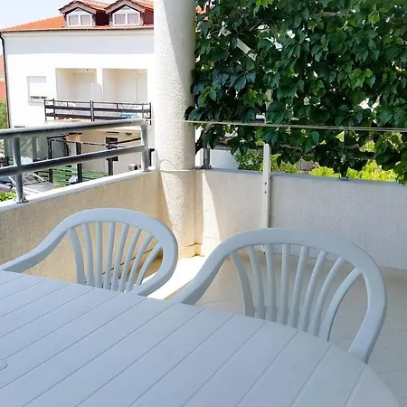 Apartments Beti - 70 M From Sea * Betina (Sibenik-Knin)